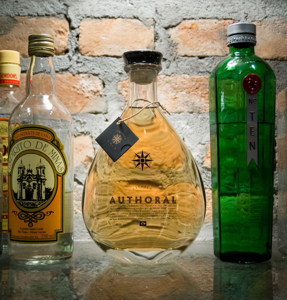 Garrafa da Authoral entre destilados premium